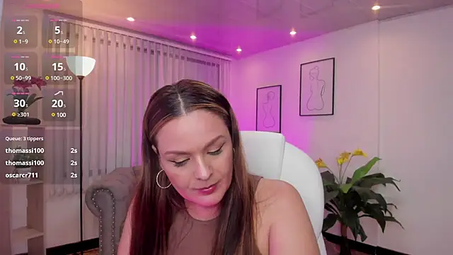 Snapshot of Aida_adams chatting on March 8, 2:12 am Aida adams online show from March 8, 2:12 am