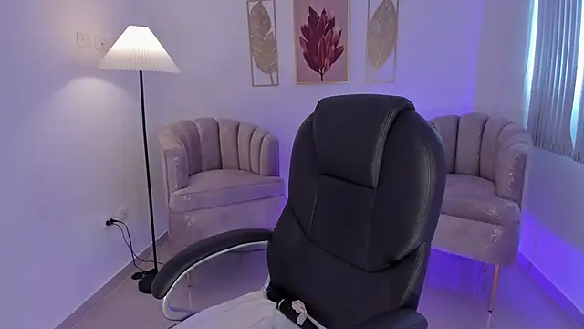 Snapshot of Aida_adams chatting on October 19, 7:36 pm Aida adams online show from October 19, 7:36 pm