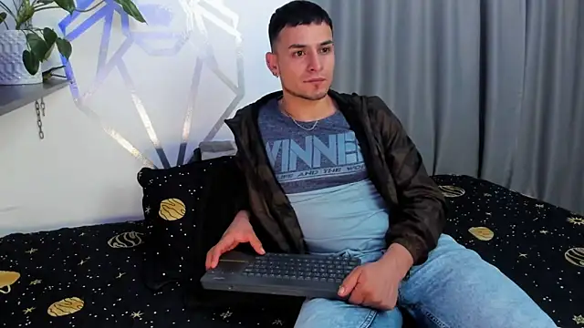 Aron-santoro online show from December 15, 3:24 am