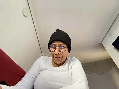 sweeviolet online show from December 20, 10:38 am