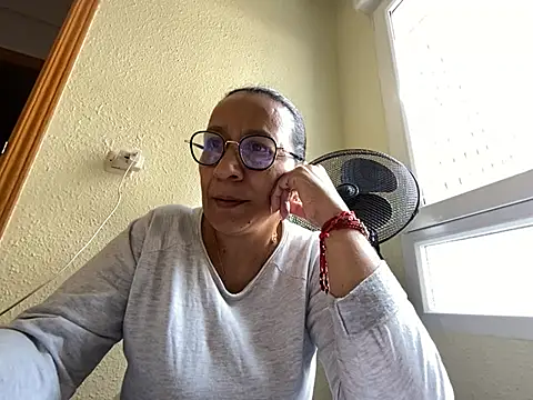 sweeviolet online show from February 24, 11:43 am