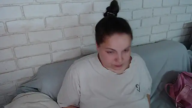 Crazyy girl  online show from May 24, 5:29 pm