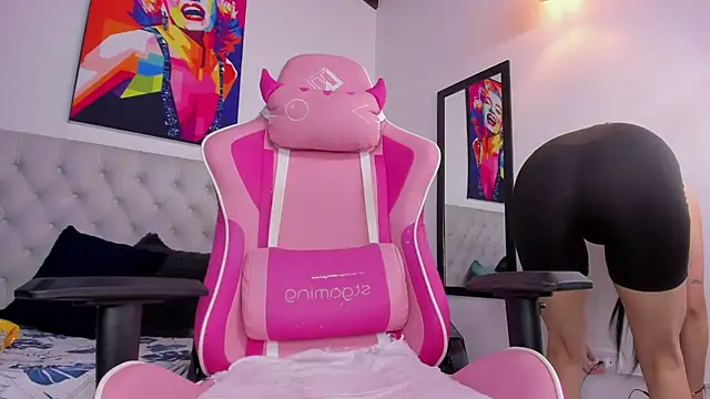 Snapshot of KristalFoxx chatting on November 25, 3:12 pm KristalFoxx online show from November 25, 3:12 pm