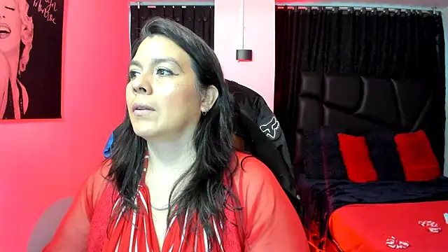 Snapshot of martina_foxy_ chatting on February 10, 11:25 am martina foxy online show from February 10, 11:25 am