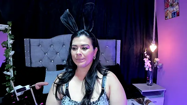 Snapshot of martina_foxy_ chatting on February 21, 1:11 pm martina foxy online show from February 21, 1:11 pm