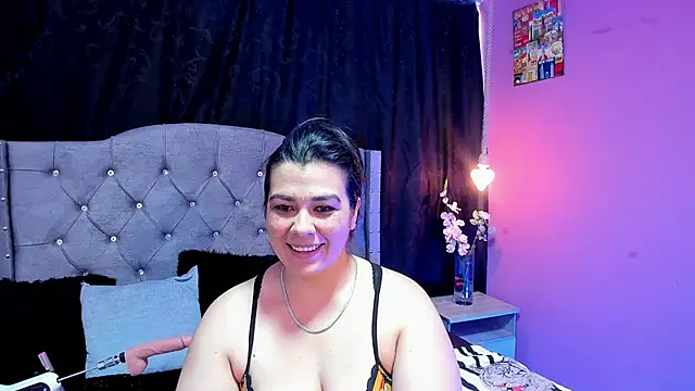 Snapshot of martina_foxy_ chatting on February 26, 12:03 pm martina foxy online show from February 26, 12:03 pm