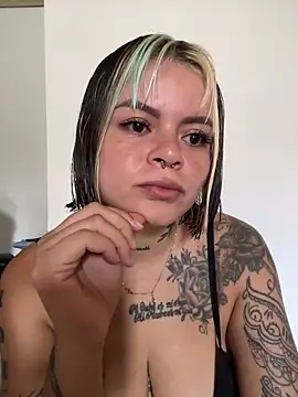 Snapshot of ivanna_rivera chatting on May 3, 2:23 pm ivanna rivera online show from May 3, 2:23 pm