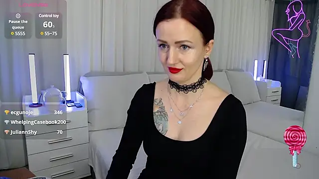 Snapshot of ElisaJane chatting on January 12, 12:28 am ElisaJane online show from January 12, 12:28 am