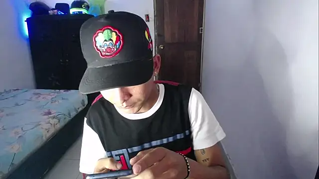 Snapshot of Sxntisaul__ chatting on February 9, 6:16 pm Sxntisaul online show from February 9, 6:16 pm