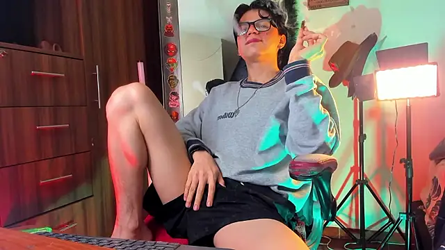 marckalexis online show from February 28, 11:00 am