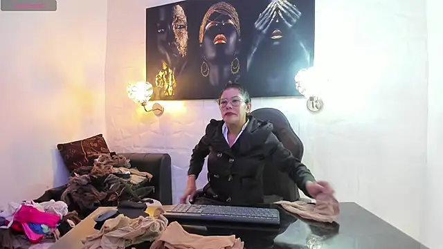 miss lucero1 online show from November 9, 2:21 am