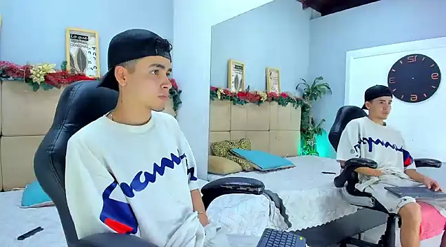 Mike 0233  online show from December 29, 12:34 pm