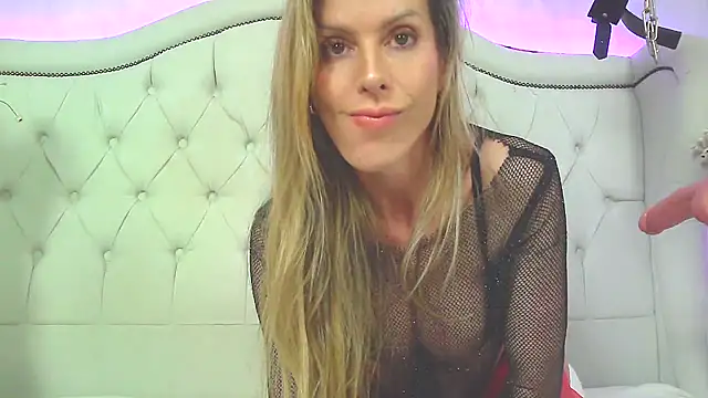 Snapshot of carolinesampaio chatting on November 9, 1:15 am carolinesampaio online show from November 9, 1:15 am