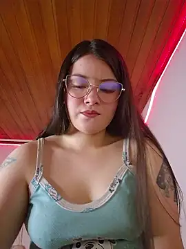 Snapshot of juli05star20 chatting on May 1, 11:20 pm juli05star20 online show from May 1, 11:20 pm