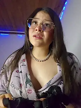 juli05star20 online show from June 30, 2:01 am