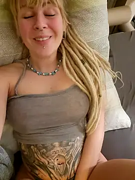 Snapshot of Jenna-Lia chatting on December 22, 7:00 am Jenna-Lia online show from December 22, 7:00 am