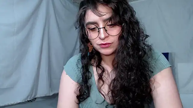 Snapshot of Marci_owo chatting on December 6, 7:45 pm Marci owo online show from December 6, 7:45 pm