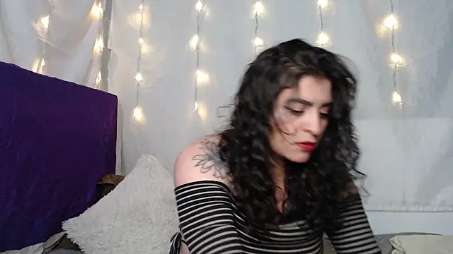 Snapshot of Marci_owo chatting on December 17, 6:31 pm Marci owo online show from December 17, 6:31 pm