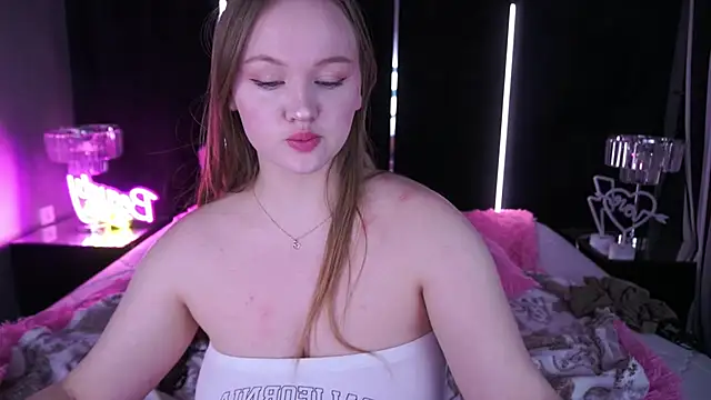 LylaYeess online show from February 8, 10:39 am