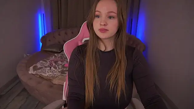 LylaYeess online show from March 15, 9:41 am