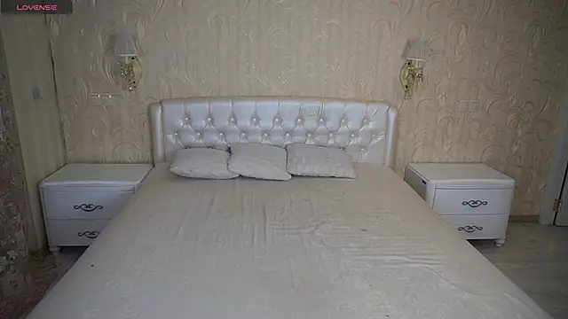 Snapshot of LunaaMayy chatting on November 23, 12:10 am LunaaMayy online show from November 23, 12:10 am