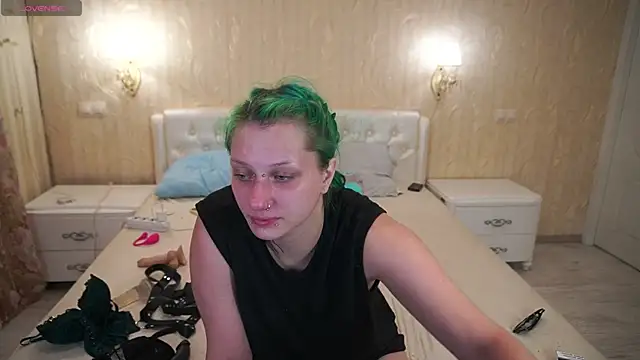 Snapshot of LunaaMayy chatting on June 30, 10:33 pm LunaaMayy online show from June 30, 10:33 pm