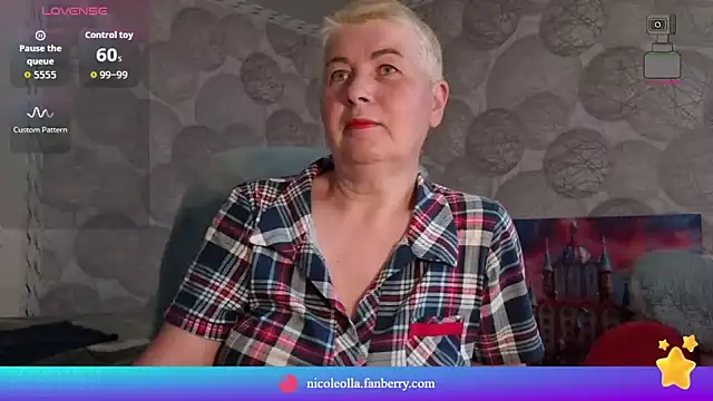 Snapshot of NicoleOlla chatting on May 1, 11:53 pm NicoleOlla online show from May 1, 11:53 pm