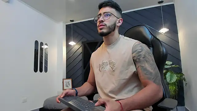 Liam Kleiin online show from November 2, 2:19 pm