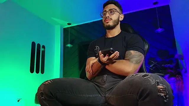 Liam Kleiin online show from April 2, 11:30 am