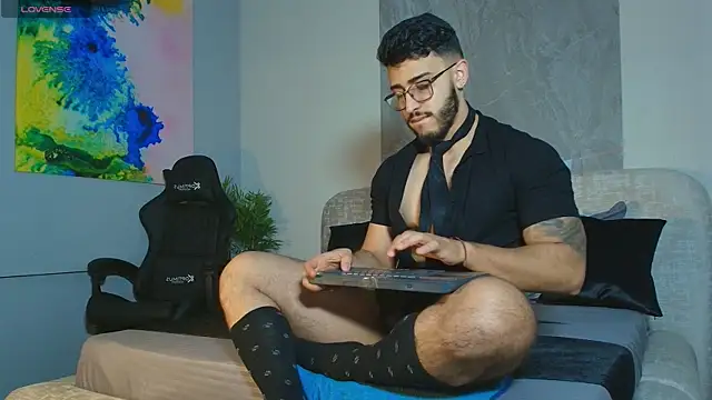 Snapshot of Liam_Kleiin chatting on May 11, 12:11 pm Liam Kleiin online show from May 11, 12:11 pm