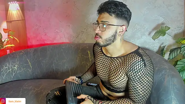Snapshot of Liam_Kleiin chatting on June 18, 11:47 am Liam Kleiin online show from June 18, 11:47 am