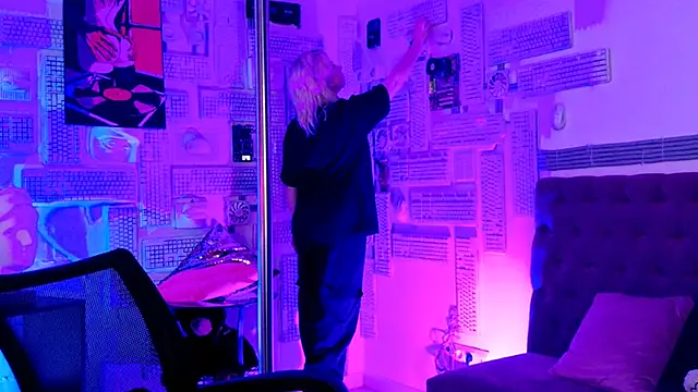 Snapshot of RocKStone_ chatting on March 9, 10:30 am RocKStone  online show from March 9, 10:30 am