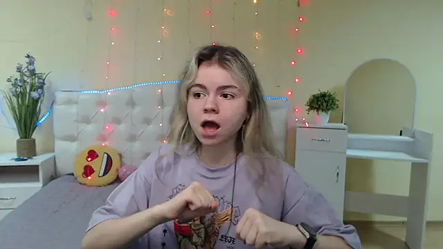 TinaRedly online show from January 16, 1:27 am