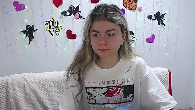 TinaRedly online show from February 1, 3:52 am