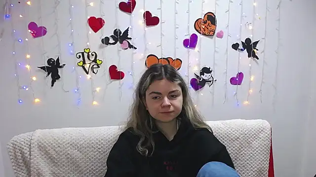 TinaRedly online show from February 3, 6:28 pm