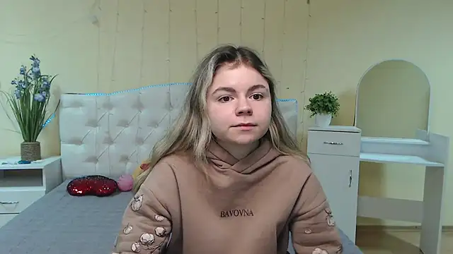 TinaRedly online show from February 5, 6:13 am