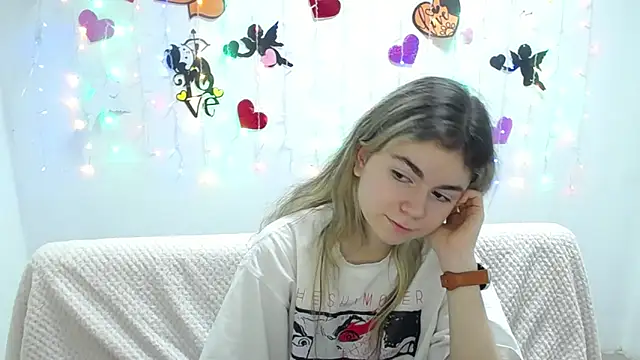 TinaRedly online show from March 1, 4:47 am