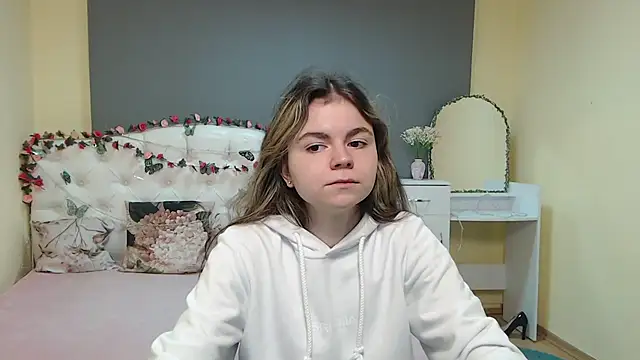 TinaRedly online show from March 15, 6:14 pm