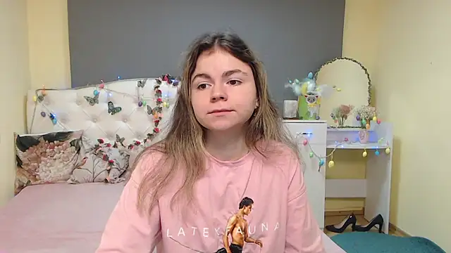 TinaRedly online show from April 5, 5:26 am