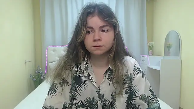TinaRedly online show from May 25, 7:09 pm