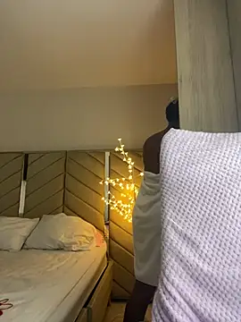 kellya  online show from February 2, 11:00 pm