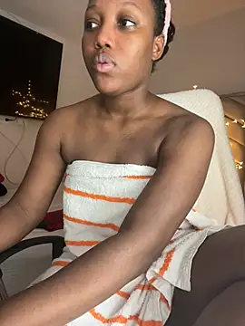 kellya  online show from February 3, 11:47 pm