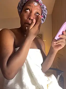 kellya  online show from March 8, 10:45 pm