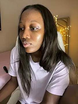 kellya  online show from April 5, 9:45 pm