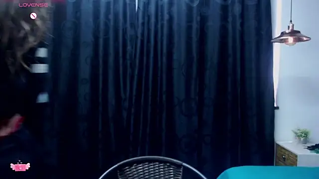 Snapshot of megan_collins96 chatting on December 17, 8:32 pm megan collins96 online show from December 17, 8:32 pm