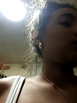 Snapshot of megan_collins96 chatting on December 28, 3:37 am megan collins96 online show from December 28, 3:37 am