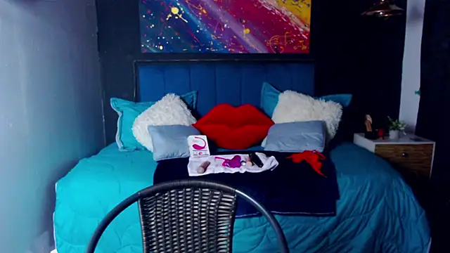Snapshot of megan_collins96 chatting on February 27, 5:24 am megan collins96 online show from February 27, 5:24 am