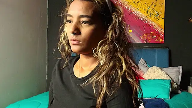 Snapshot of megan_collins96 chatting on March 13, 7:39 pm megan collins96 online show from March 13, 7:39 pm