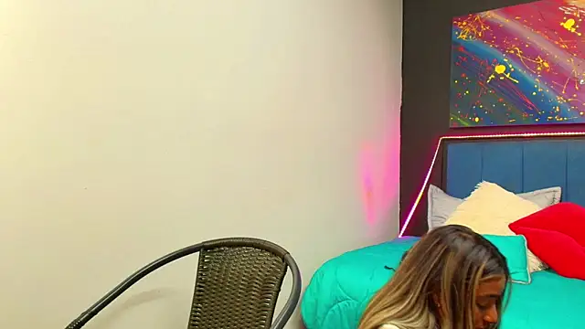 Snapshot of megan_collins96 chatting on March 19, 7:49 pm megan collins96 online show from March 19, 7:49 pm
