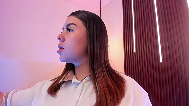 ArianaBaker online show from April 8, 1:00 pm